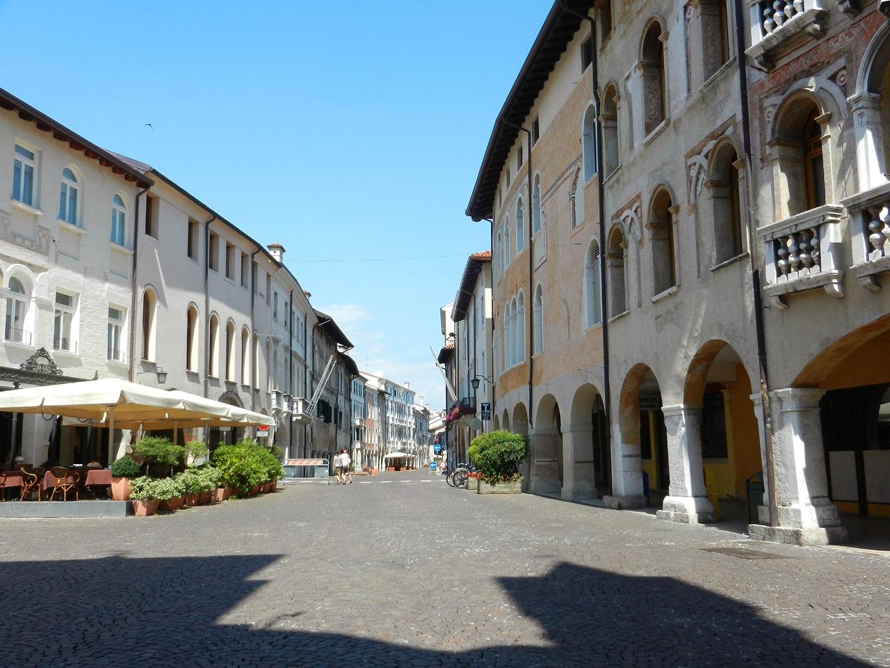 Arcaded palaces along sunny Corso Vittorio Emanuele II in Pordenone
