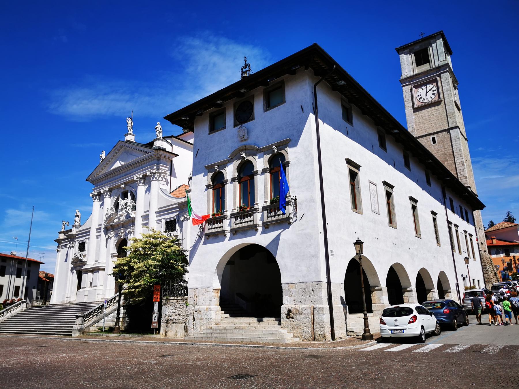 Palazzo Comunale, home of the Biblioteca Guarneriana, beside San Daniele cathedral
