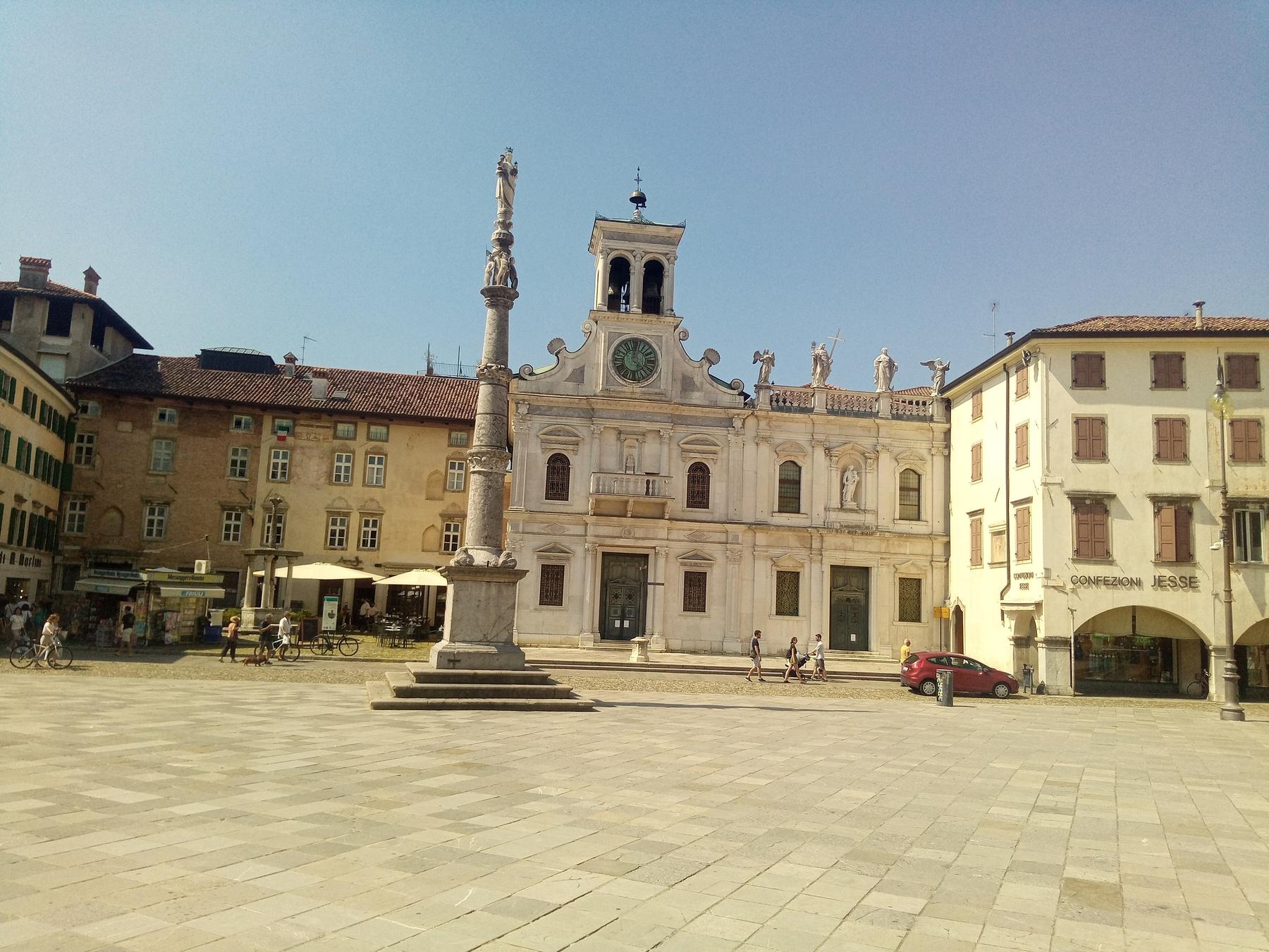 Piazza San Giacomo in Udine with the church of San Giacomo and Marian column